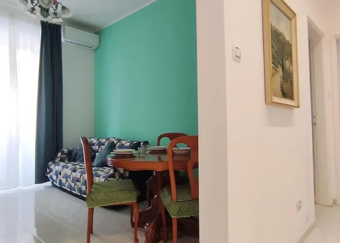 Ippolito Nievo Flat A Trastevere רומא