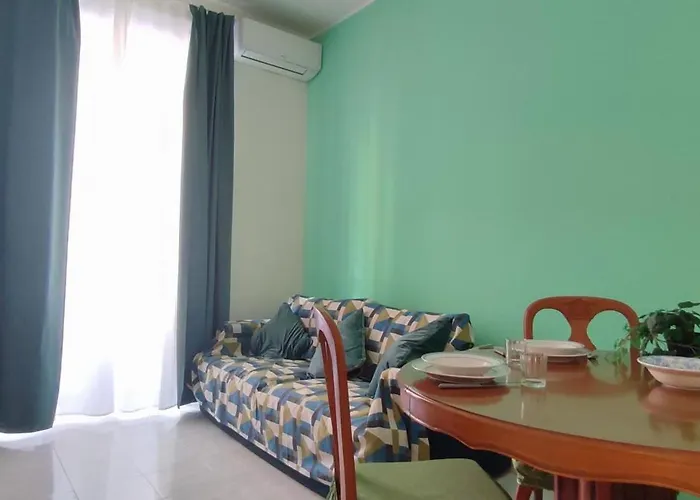 Ippolito Nievo Flat A Trastevere דירה *