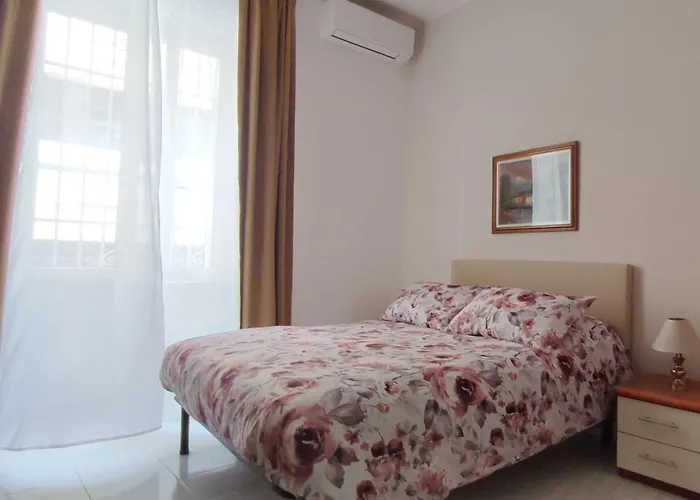 Ippolito Nievo Flat A Trastevere