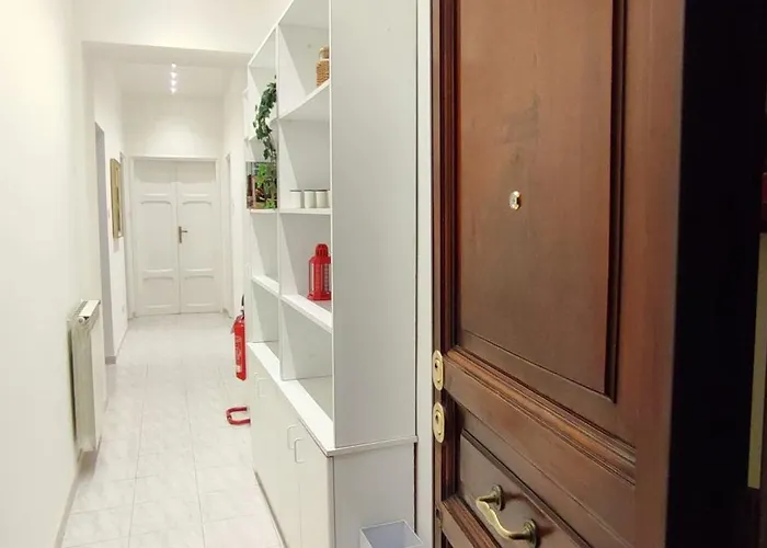 Ippolito Nievo Flat A Trastevere דירה *